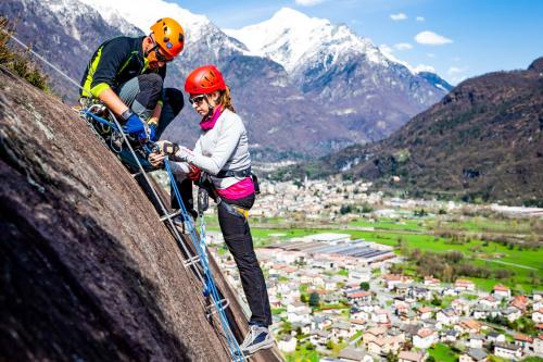Corso di vie ferrate con guida alpina in Valchiavenna