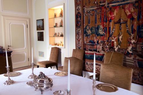 Sala da pranzo della Villa del Balbianello sul Lago di Como