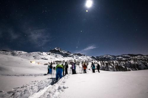 Gruppo durante una ciaspolata al Pizzo Scalino in Valmalenco