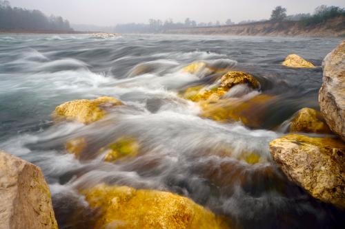 Fotografia mossa dell'acqua scattata presso il Parco del Ticino in Lombardia