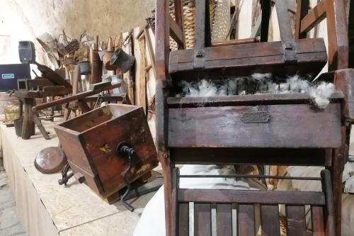 Il Museo della civiltà contadina ad Albavilla, vicino a Como dove sono esposti vecchi attrezzi da lavoro