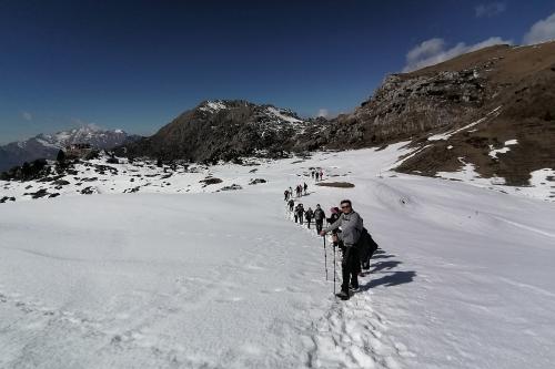 Un gruppo di persone durante la ciaspolata ai Piani di Artavaggio