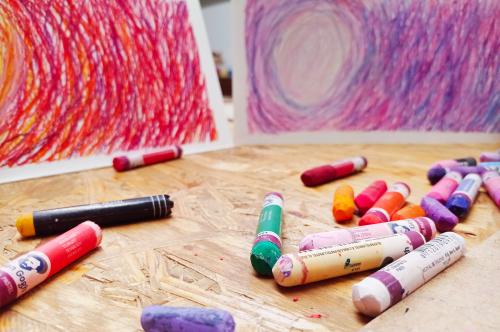 Disegni realizzati con i pastelli ad olio durante il corso creativo non lontano da Como