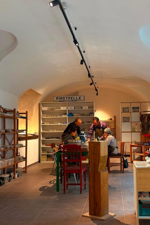 Laboratorio di mosaico a Brenta vicino Varese in Lombardia
