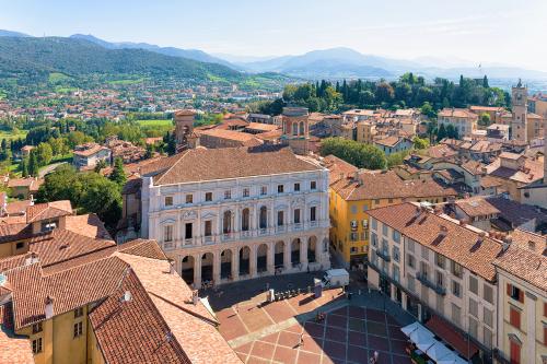 La porta principale delle mura venete di Bergamo Alta in Lombardia durante l'escape game urbano
