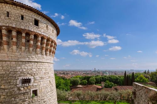 Vista dall'alto del Castello di Brescia in Lombardia uno dei luoghi dell'escape game urbano