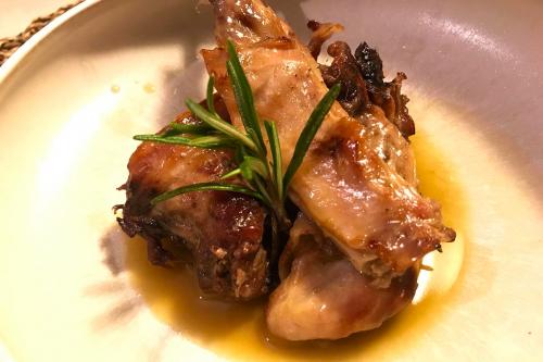 Un secondo di carne incluso nella cena del contadino vicino a Sondrio in Valtellina