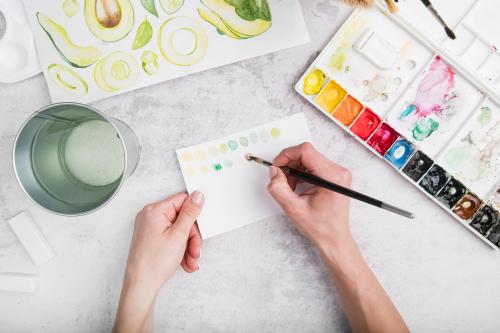 Prove di colore su carta fatte durante il corso di acquerello in Lombardia non lontano da Como