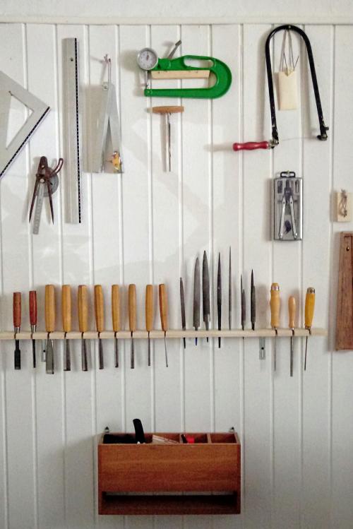 Gli strumenti da lavoro utilizzati per la realizzazione di uno strumento ad arco