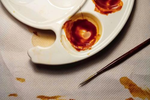 Profumate resine naturali usate per verniciare strumenti ad arco realizzati a mano a Brescia in Lombardia