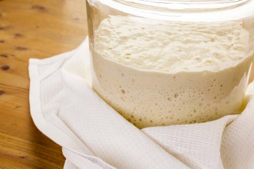 Lievito madre liquido che viene utilizzato per la panificazione durante il corso sul Lago di Como in Lombardia