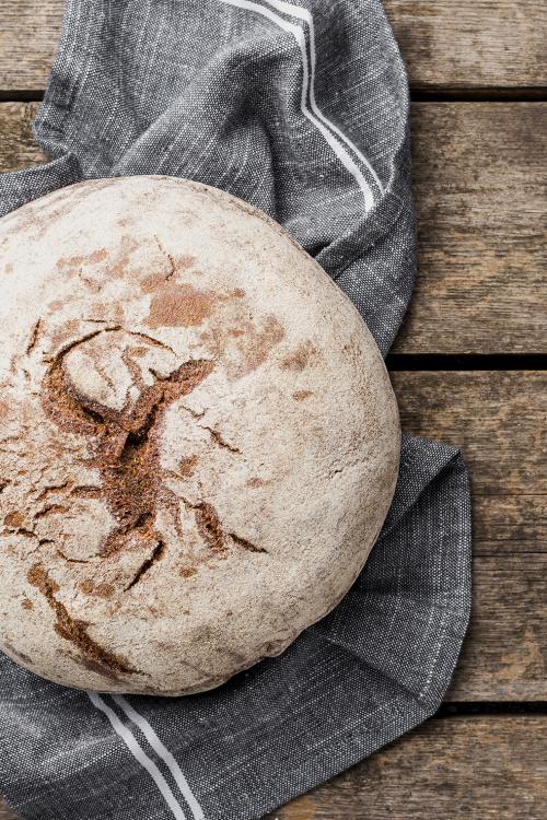 Una pagnotta di pane preparata durante il corso di panificazione in Lombardia sul Lago di Como