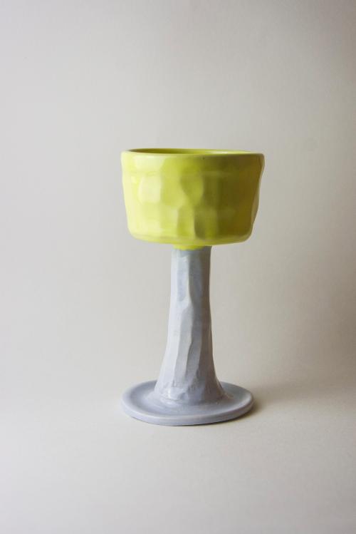 Calice di ceramica bicolor realizzato con la tecnica del colombino a Gallarate in Lombardia