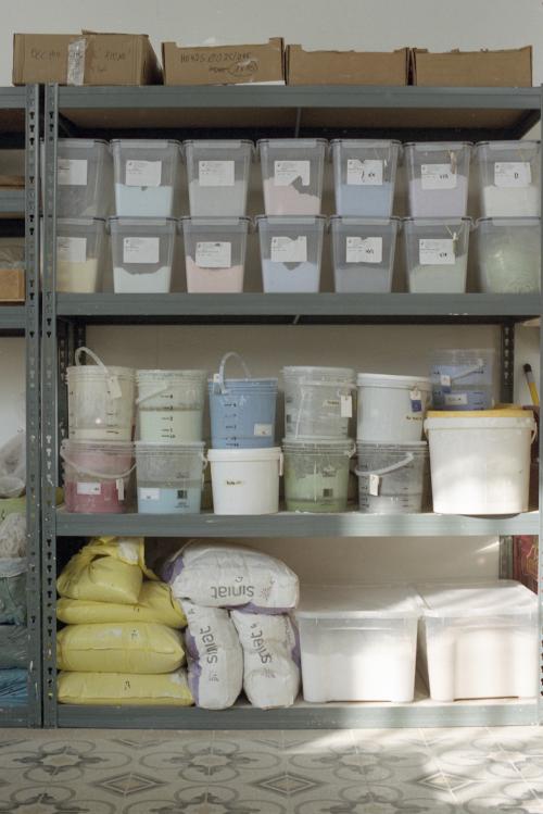 Materiali usati nel laboratorio di ceramica a Gallarate in provincia di Varese in Lombardia
