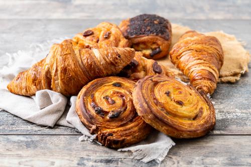 Diversi tipi di brioches e panini dolci realizzati durante il corso di cucina per lievitati a Milano in Lombardia