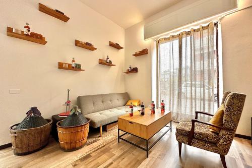 Micro laboratorio vicino a Como in Lombardia dove si producono vermouth gin e bitter