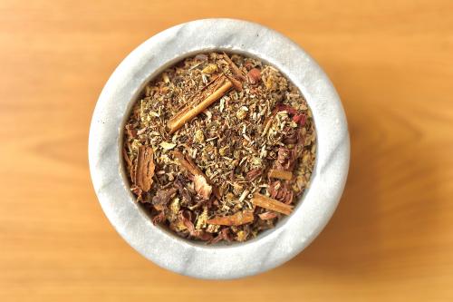 Una delle materie prime utilizzate per produrre bevande alcoliche presso il micro opificio artigianale vicino Como in Lombardia