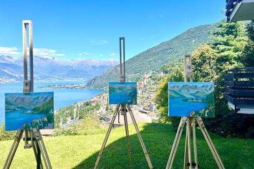 Quadri dipinti all'aperto durante il corso en plein air sul Lago di Como in Lombardia