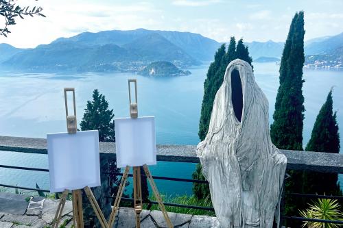 Corso di pittura en plein air con artistra locale presso il Castello di Vezio in Lombardia sul Lago di Como
