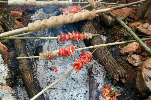 Cibo cucinato durante il corso di sopravvivenza in Lombardia vicino al Lago di Garda a poca distanza da Brescia